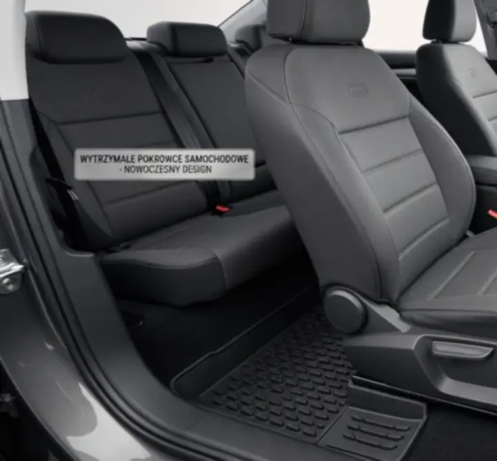 Pokrowce na siedzenia i maty ochronne w bagażniku nowoczesnego auta